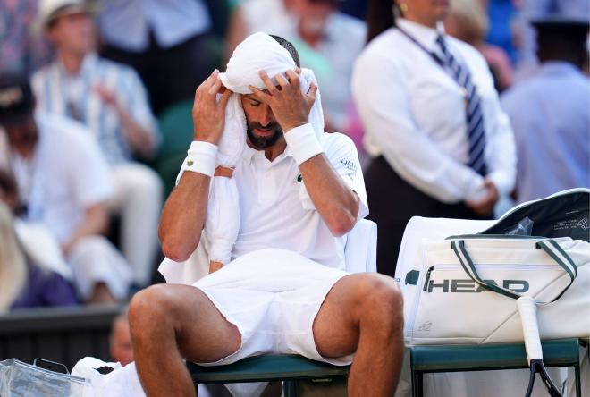 Novak Djokovic se lamenta en su partido en Wimbledon ante Sinner (Foto: Cordon Press).