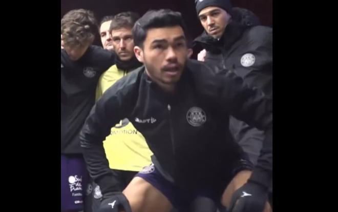 La arenga de Gabriel Suazo en un partido con Toulouse.