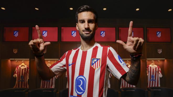 Álex Baena con la camiseta del Atlético de Madrid (Fuente: @Atleti)