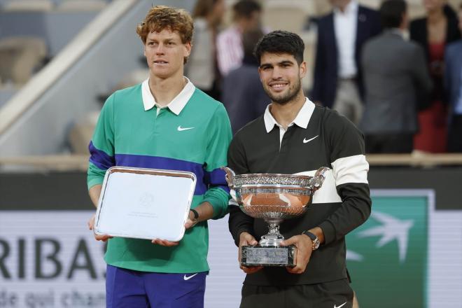Jannik Sinner y Carlos Alcaraz, en la final de Roland Garros (fOTO: Europa Press).