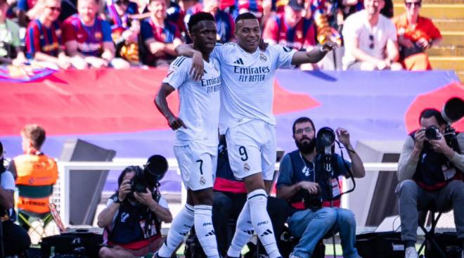 Vinicius celebra un gol con Mbappé (Foto: Cordon Press)