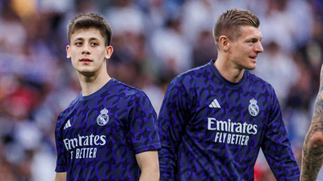 Arda Güler y Toni Kroos en el Real Madrid (Fuente: Cordon Press)