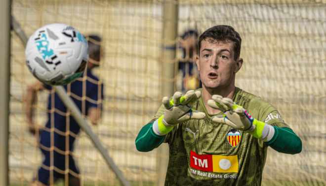 Julen Agirrezabala (Foto: Valencia CF)