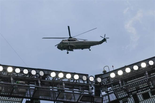 Aviòn de combate, en el Metlife Stadium (Foto: EFE)