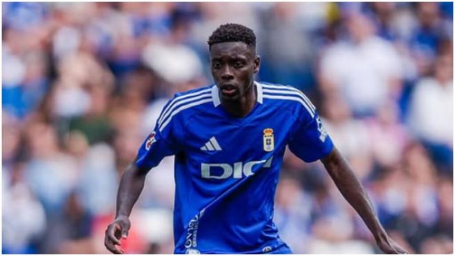 Rahim Alhassane jugando con el real Oviedo. (@rahimalhassane2)