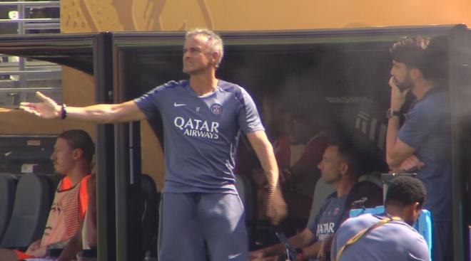 Luis Enrique, en el banquillo (Foto: ElDesmarque)