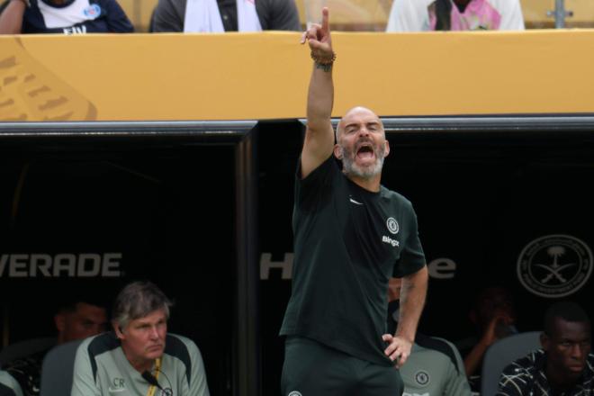 Enzo Maresca da indicaciones a sus jugadores en la final del Mundial de Clubes (FOTO: Cordón Press