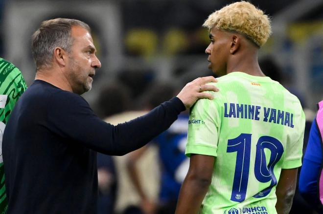 Hansi Flick junto a Lamine Yamal (Cordon Press)