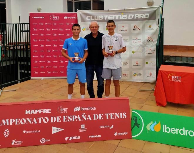 Pepe García posa junto a su compañero de dobles.