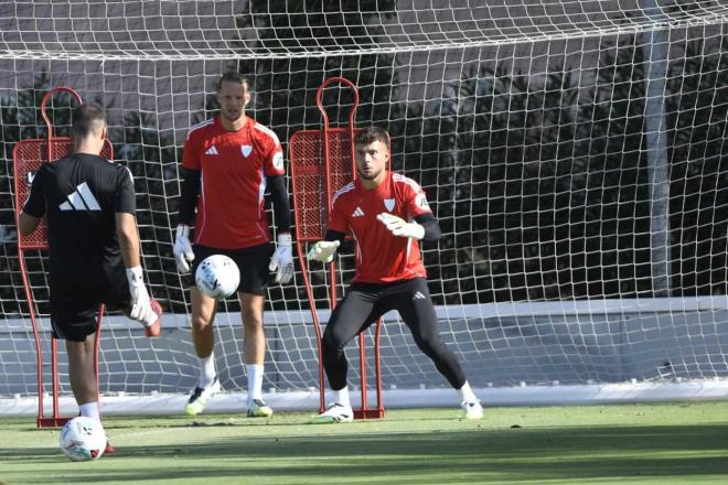 Nyland y Álvaro Fernández, entrenando con el Sevilla (Foto: Kiko Hurtado).