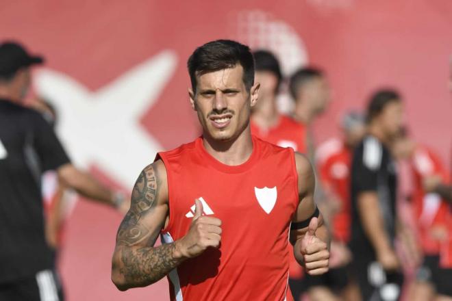 Alfon González, entrenando con el Sevilla (Foto: Kiko Hurtado).