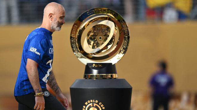 Enzo Maresca con el trofeo del Mundial de Clubes (Cordon Press)