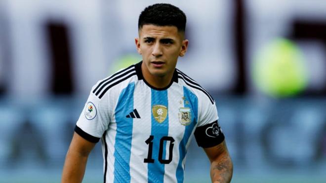Thiago Almada en un partido con Argentina (X: @Atleti)