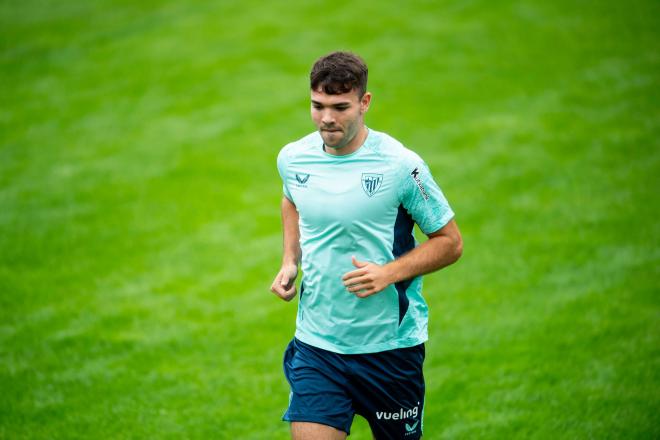 Unai Egiluz corretea en la pretemporada en Lezama (Foto: Athletic Club).