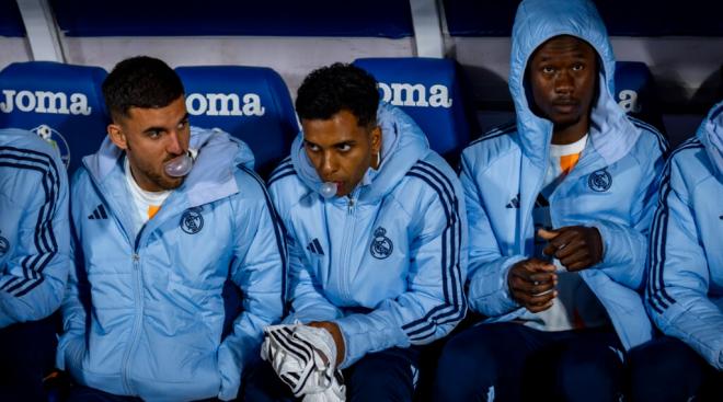 Ceballos y Rodrygo en el banquillo (Foto: Cordon Press)