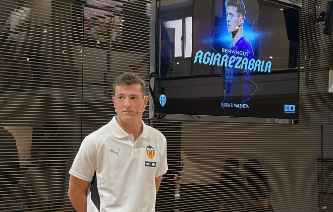 Julen Agirrezabala tiene ante sí un gran reto en el Valencia CF