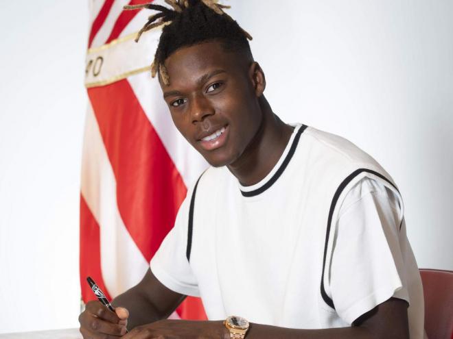 Nico Williams firma su nuevo contrato en San Mamés (Foto: Athletic Club).