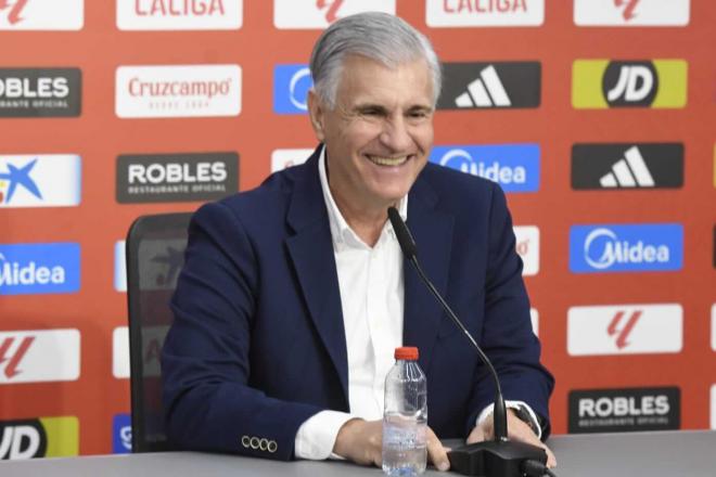 Antonio Cordón, en la presentación de Suazo (Foto: Kiko Hurtado).