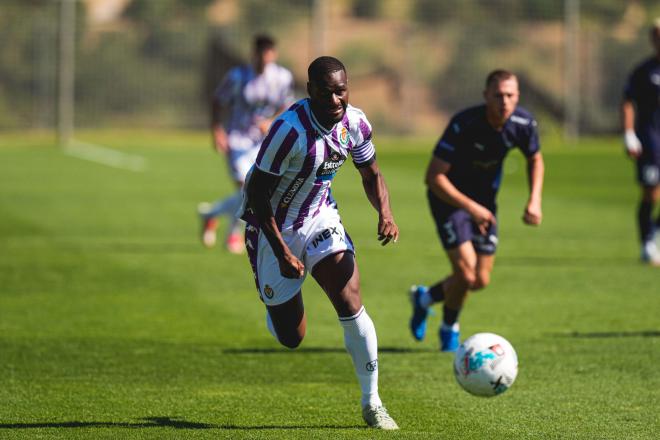 Sylla en el amistoso ante el Pafos (Foto: Real Valladolid).