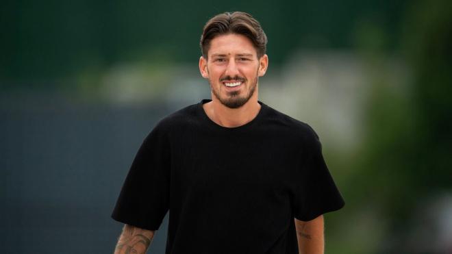 Unai Vencedor saluda al llegar a Lezama (Foto: Athletic Club).