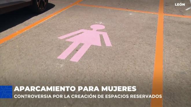 Indignación en León por la aparición de plazas de aparcamiento solo para mujeres
