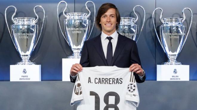 Álvaro Carreras con su dorsal 18 (Real Madrid)