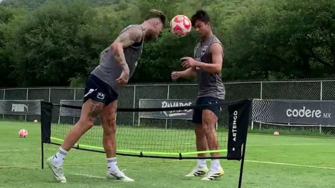 El pique de Sergio Ramos y Óliver Torres en el entrenamiento (TikTok)
