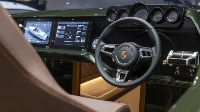 El cuadro de mandos de la Frauscher x Porsche 850 Fantom.