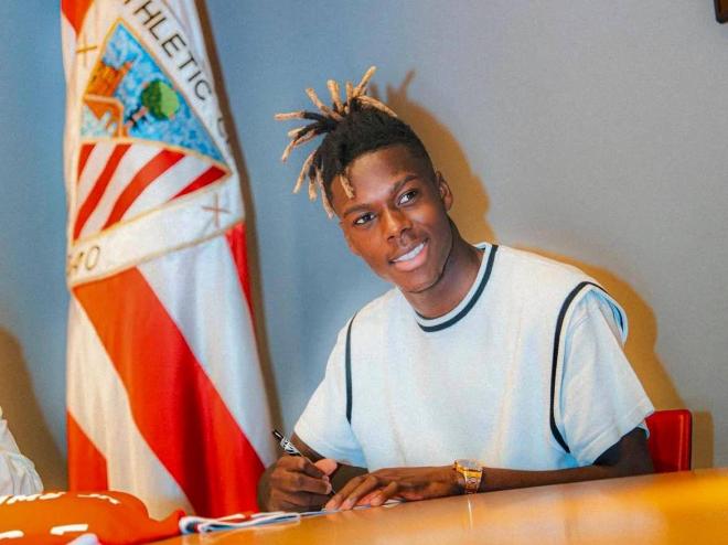Nico Williams firma su contrato de renovación en San Mamés (Foto: Athletic Club).
