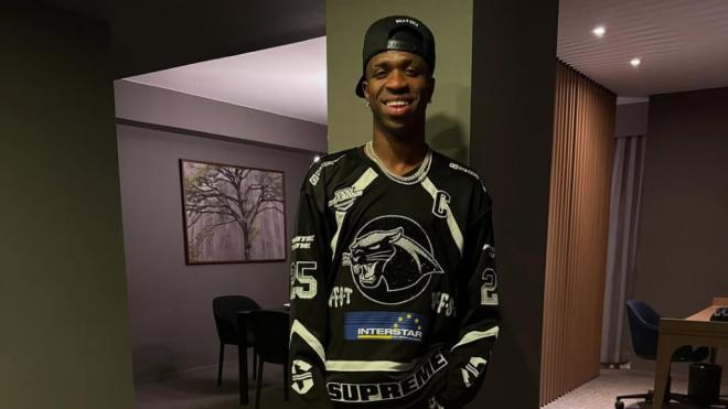 Vinicius en sus vacaciones (Instagram: @vinijr)
