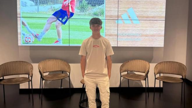 Luis Navarro, Curro, firmó con Adidas y ahora lo hará con el Atlético de Madrid (instagram: Luis Navarro)