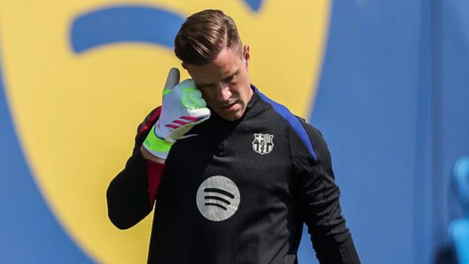Ter Stegen se plantea pasar por el quirófano y el Barça podría inscribir a Joan García.