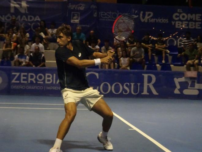 Daniel Mérida impuso su servicio ante Rafa Jódar.