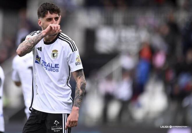 Fer Niño celebra un gol con el Burgos. (Foto: LALIGA)