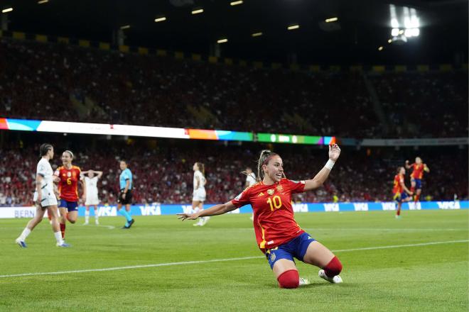Athenea del Castillo celebra su gol en el España-Suiza de la Eurocopa (Foto: Cordon Press).