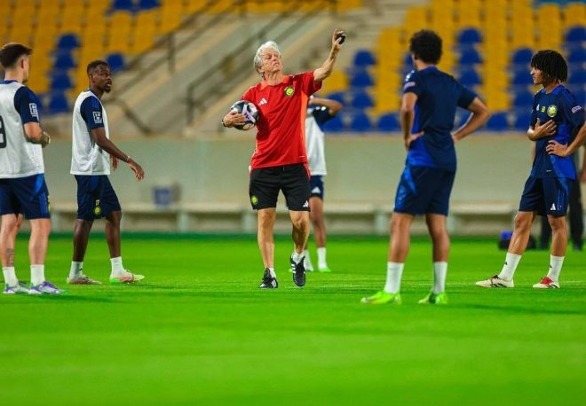 Jorge Jesús dirige una sesión de entrenamiento con el club árabe. (Foto: Al-Nassr)