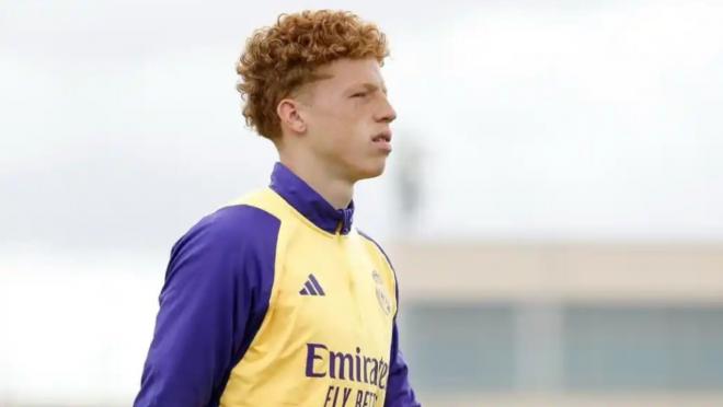 Jeremy de León, en un entrenamiento del Real Madrid (Foto: RMCF).