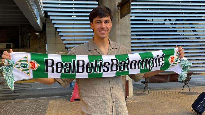 Gonzalo Petit, a su llegada a Sevilla (Foto: Kiko Hurtado)