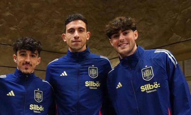 Javi Guerra, Diego López y César Tárrega en un partido con la Selección (RFEF)
