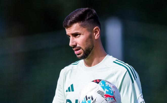 Horatiu Moldovan, en su primer entrenamiento con el Real Oviedo (Foto: RO).