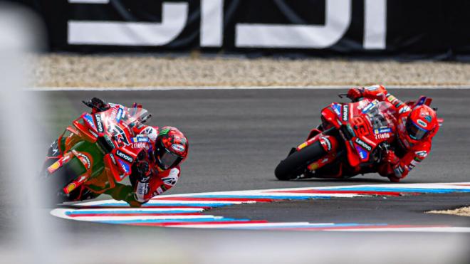 Pecco Bagnaia y Marc Márquez, en el Gran Premio de Brno (Foto: Ducati).