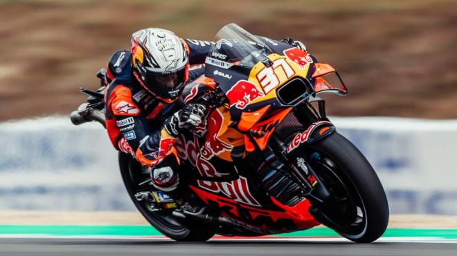 Pedro Acosta, en el Gran Premio de Chequia (Foto: KTM).