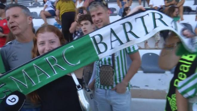 La bufanda de Marc Bartra que ha mostrado la aficionada verdiblanca.