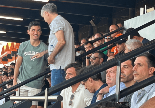 Hugo Guillamón en la grada