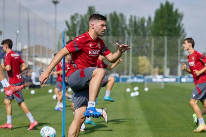 Jesús Areso, en un entrenamiento de pretemporada con Osasuna (Foto: EFE).