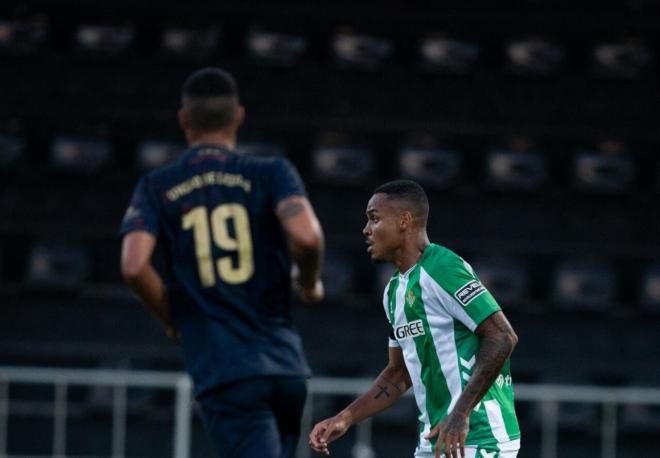 Natan, contra el Leiria (Foto: RBB)