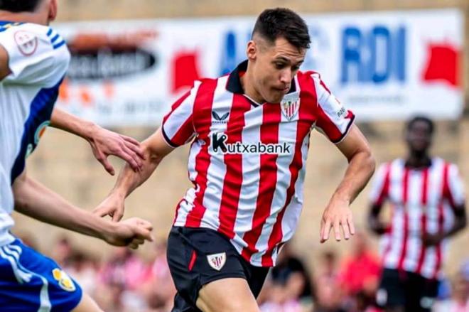 Urko Izeta, en acción ante la Ponferradina en Urritxe (Foto: Athletic Club).