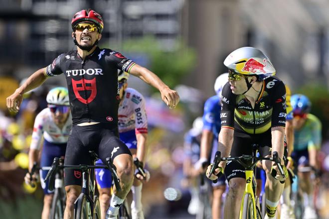 Julian Alaphilippe celebra en la etapa 15 del Tour 2025 pensando que había ganado (Foto: Cordon Pr
