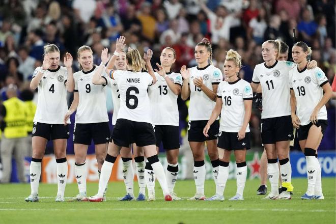 Las jugadoras de Alemania, en la tanda de penaltis (Foto: Cordon Press).
