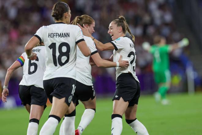 Las jugadores de Alemania celebran un gol a Francia (Foto: Cordon Press).
